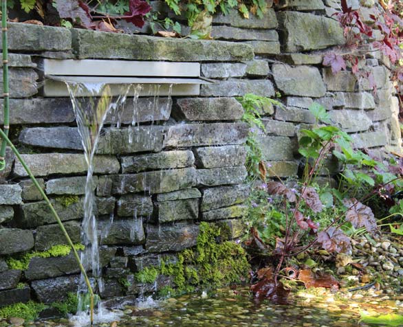 Wasserfall im Garten